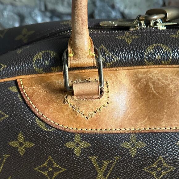 Vintage Louis Vuitton Deauville Bag - Picture 12 of 16